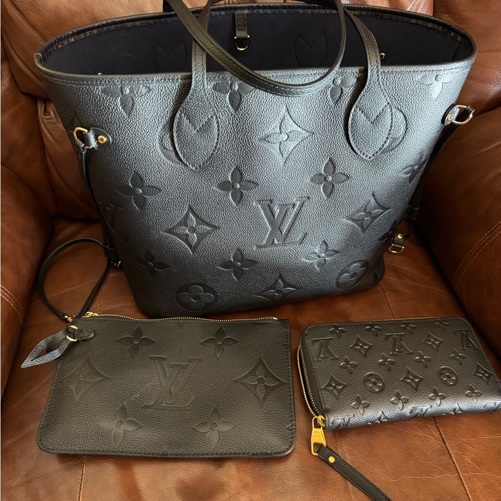 Beautiful purse made with the same materials as the real one.